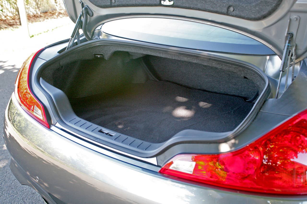 2011 Infiniti IPL G Coupe trunk