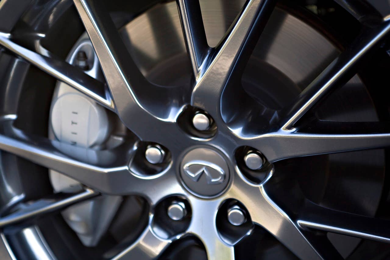 2011 Infiniti IPL G Coupe wheel detail