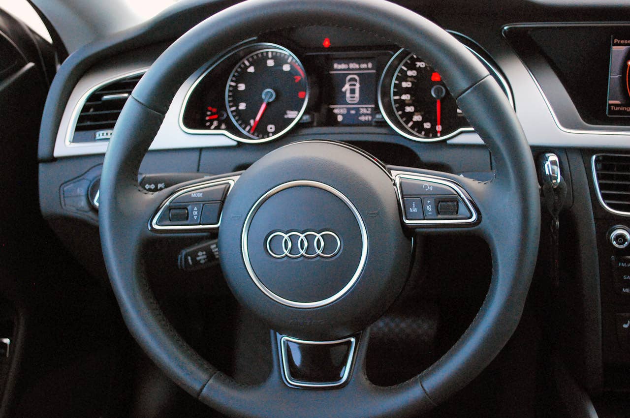 2013 Audi A5 2.0T Quattro steering wheel