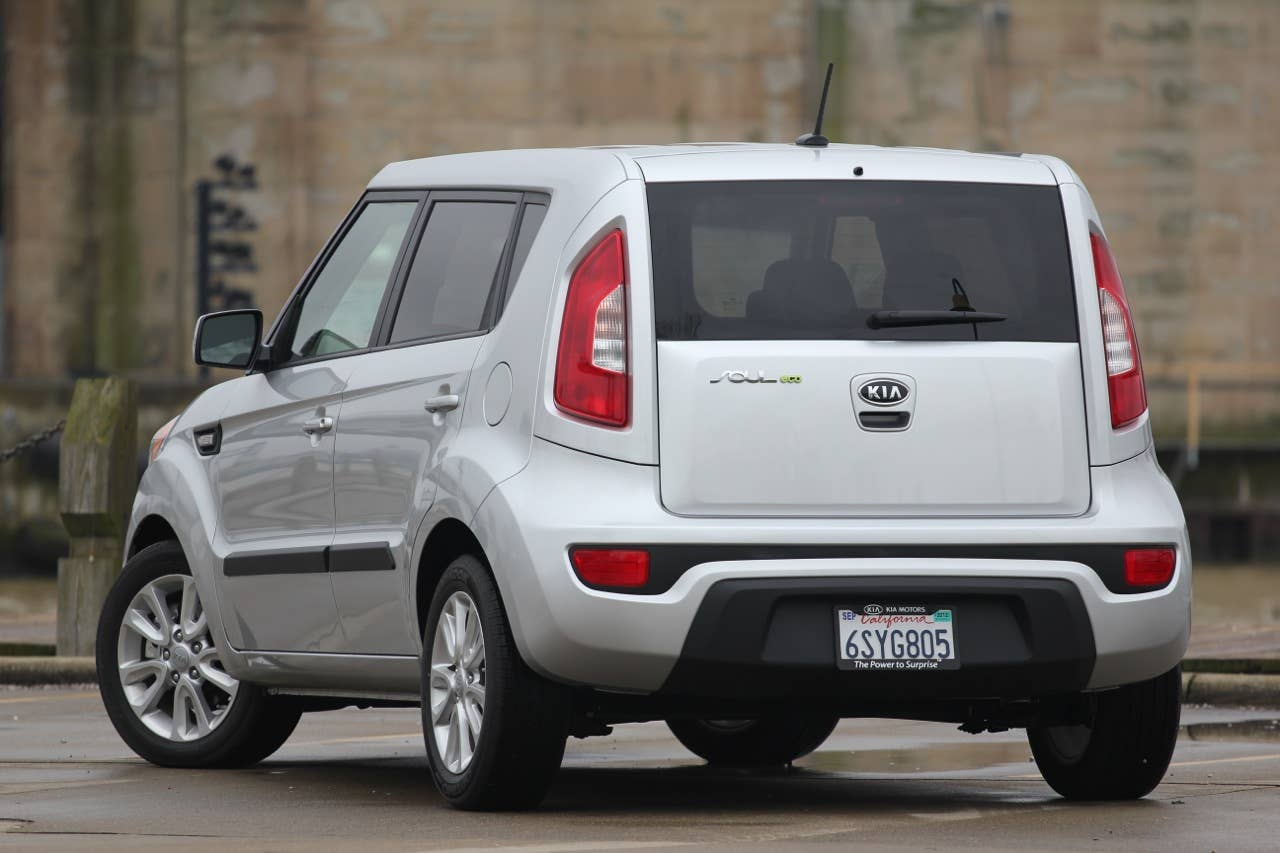 2012 Kia Soul Base 1.6L Eco rear 3/4 view