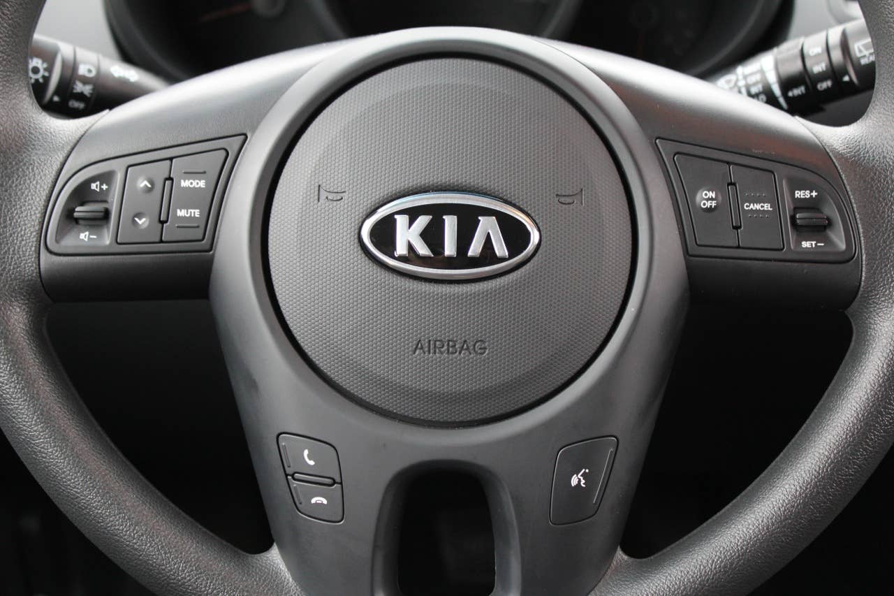 2012 Kia Soul Base 1.6L Eco steering wheel