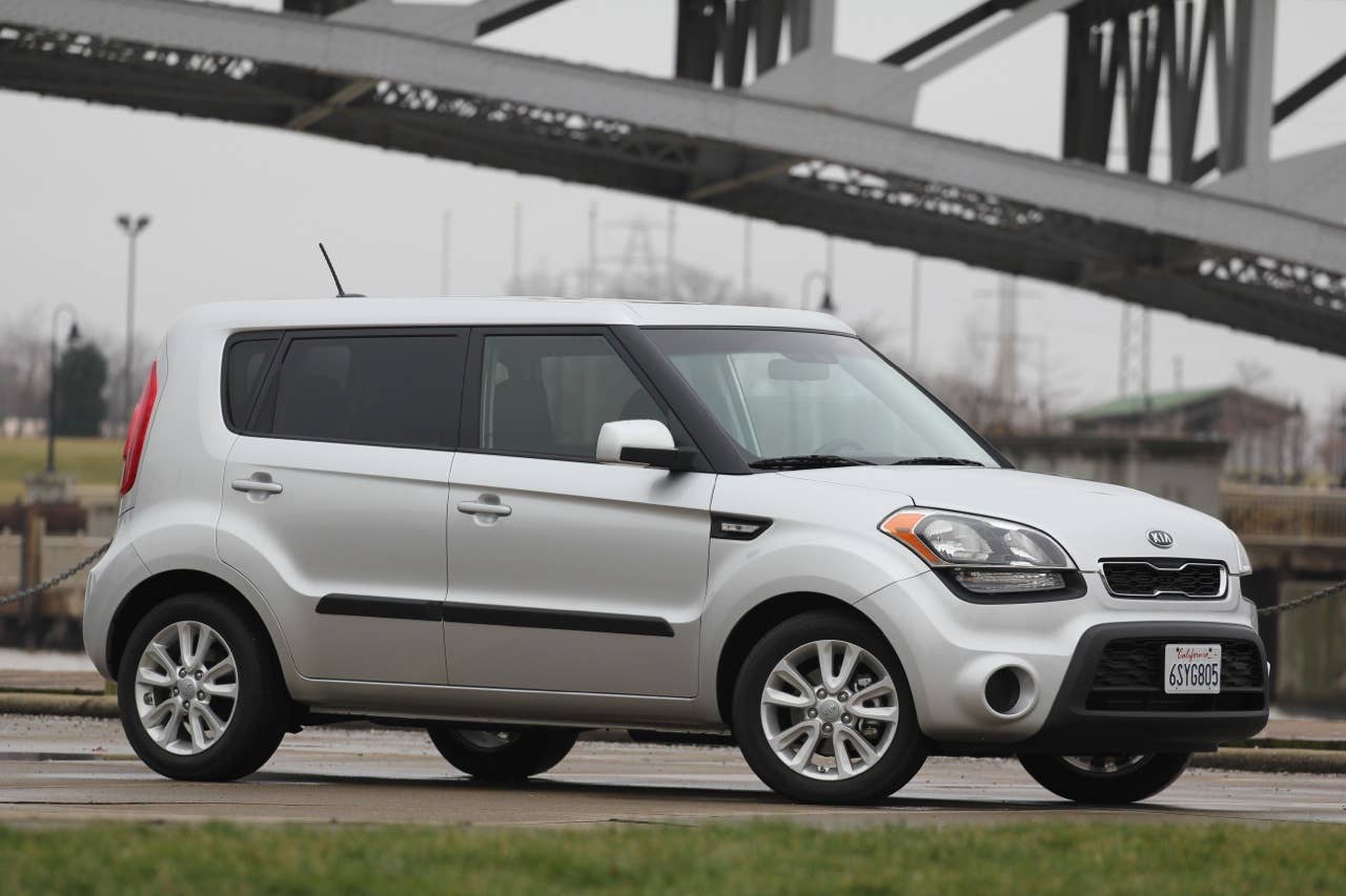 2012 Kia Soul Base 1.6L Eco front 3/4 view