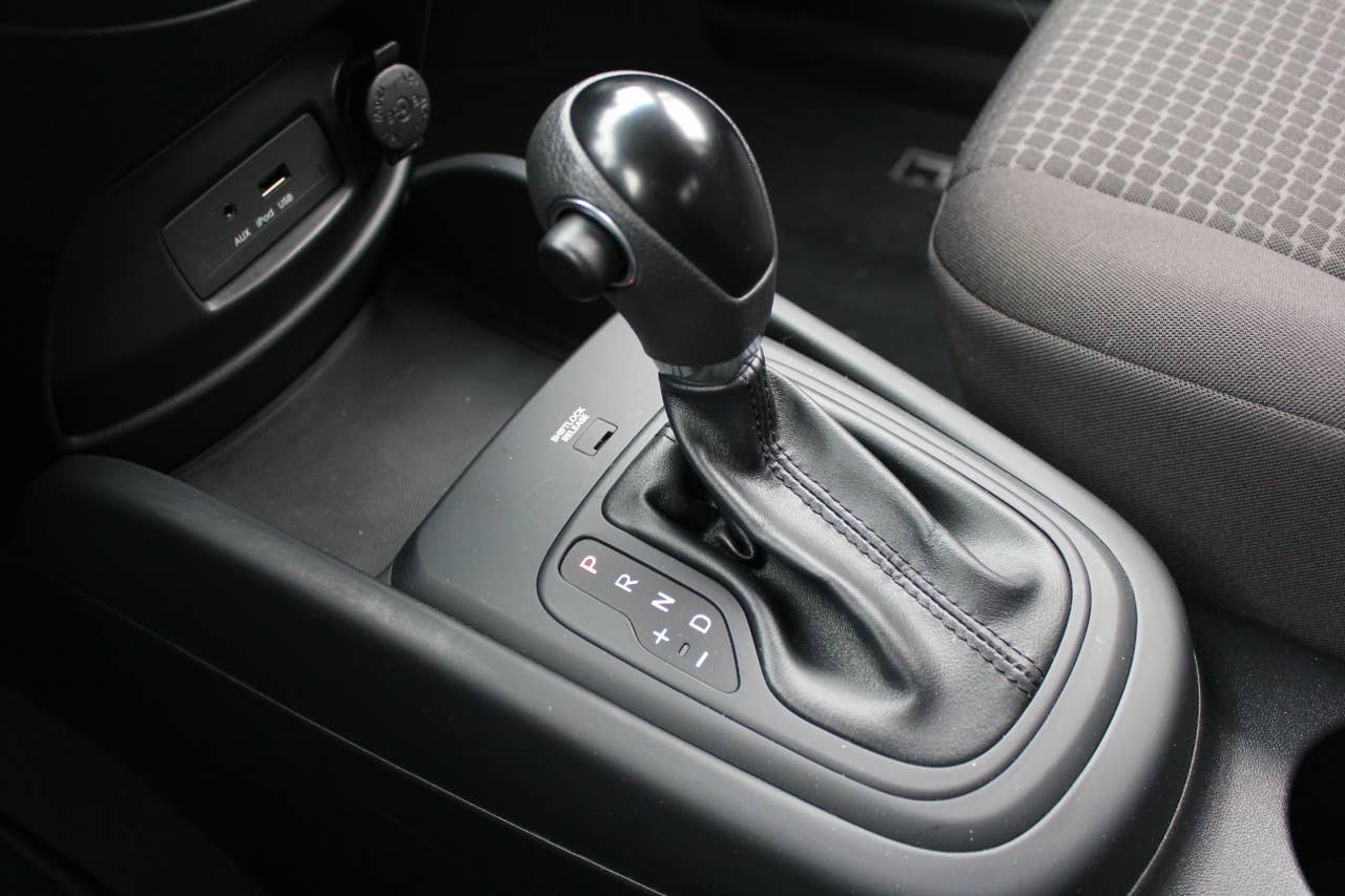 2012 Kia Soul Base 1.6L Eco shifter