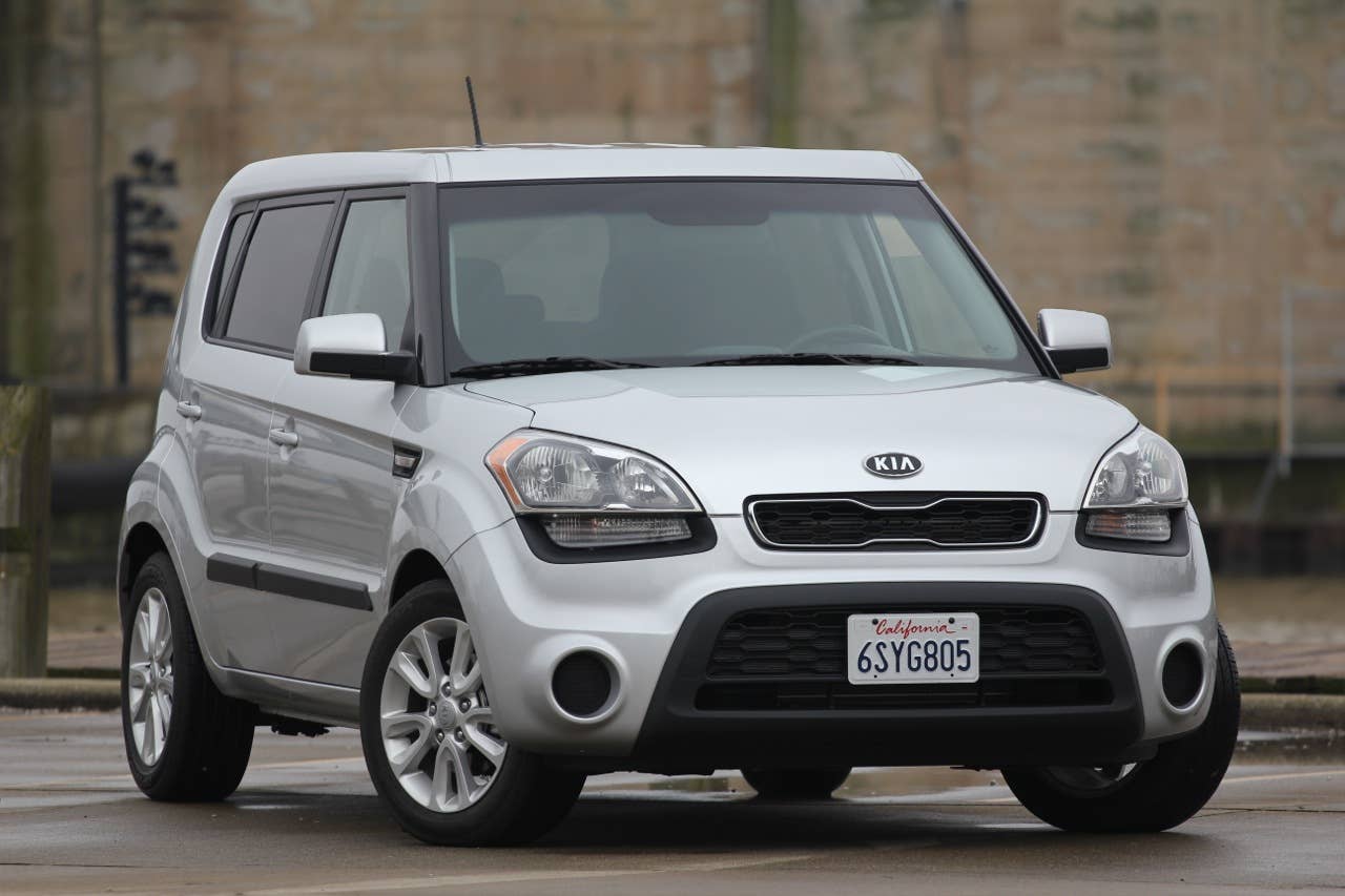 2012 Kia Soul Base 1.6L Eco front 3/4 view
