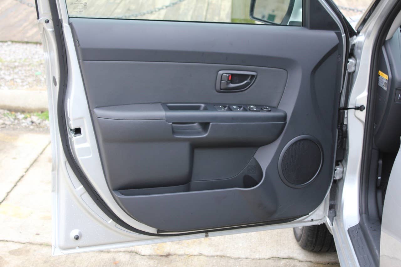 2012 Kia Soul Base 1.6L Eco door