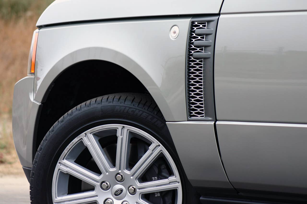 2011 Land Rover Range Rover Supercharged side detail