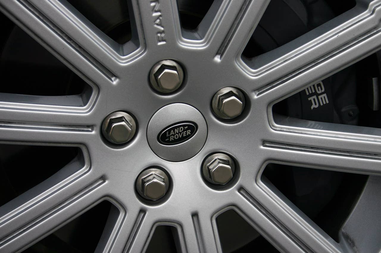 2011 Land Rover Range Rover Supercharged wheel detail