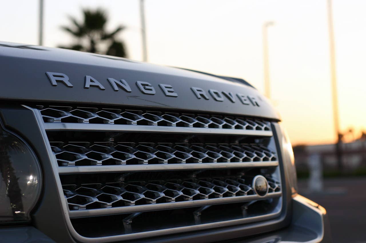 2011 Land Rover Range Rover Supercharged grille