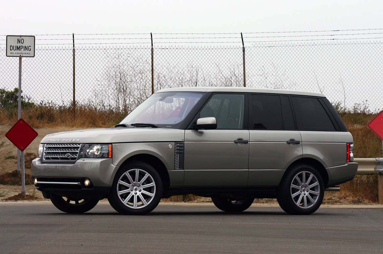 2011 Land Rover Range Rover Supercharged front 3/4 view