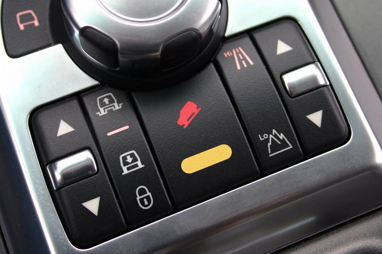 2011 Land Rover Range Rover Supercharged drive mode controls