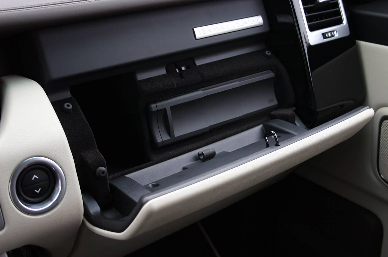 2011 Land Rover Range Rover Supercharged glove box