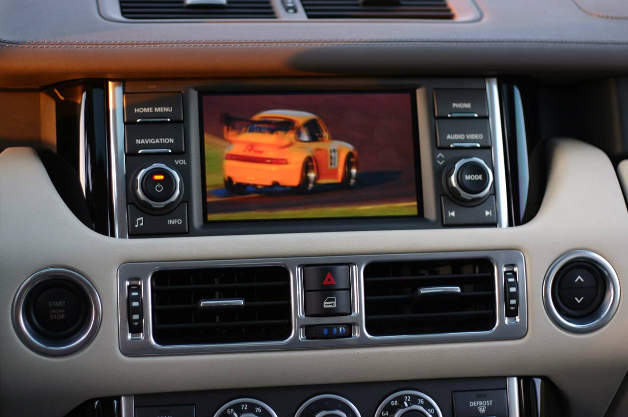 2011 Land Rover Range Rover Supercharged touch screen