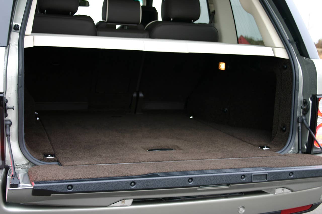 2011 Land Rover Range Rover Supercharged rear cargo area