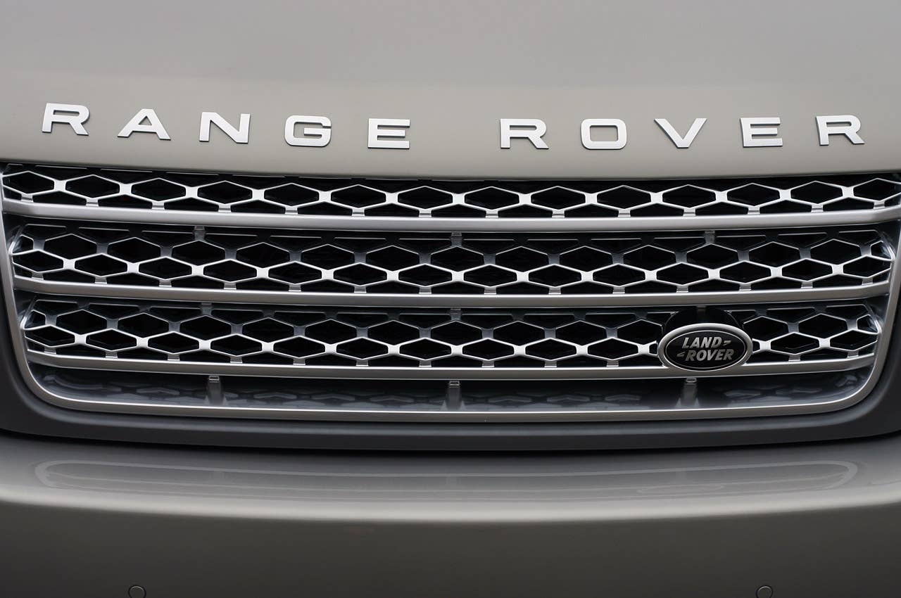 2011 Land Rover Range Rover Supercharged grille
