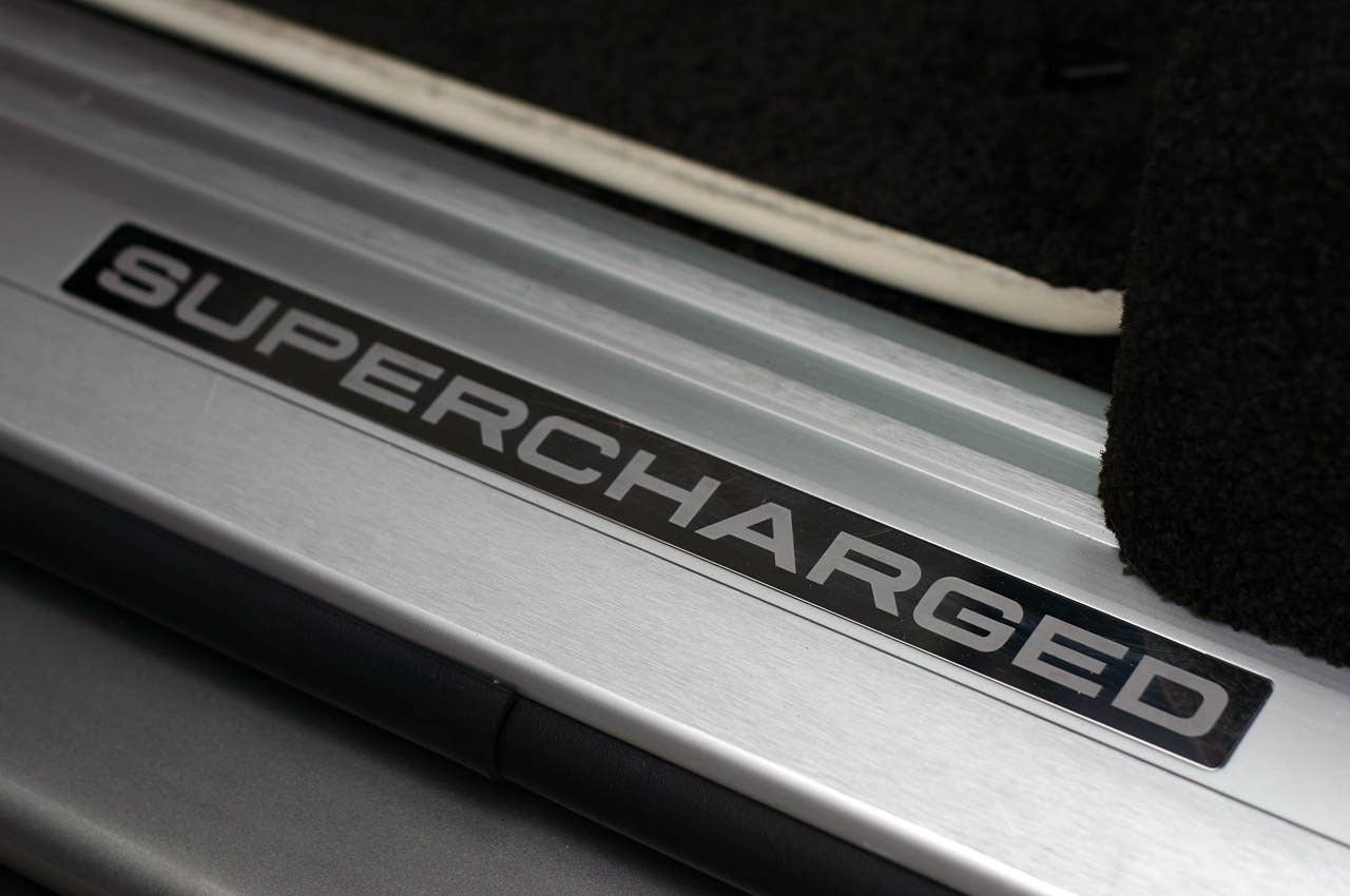 2011 Land Rover Range Rover Supercharged side sill