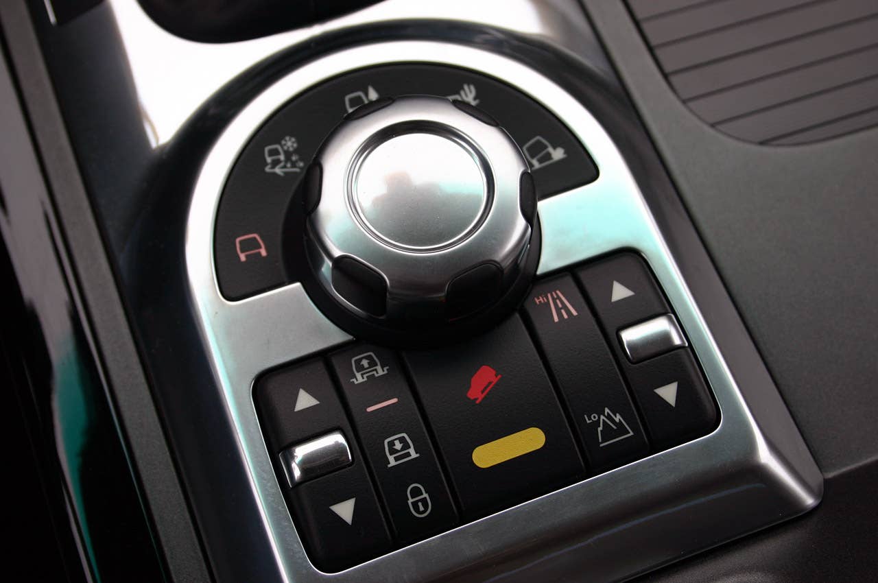 2011 Land Rover Range Rover Supercharged drive mode controls