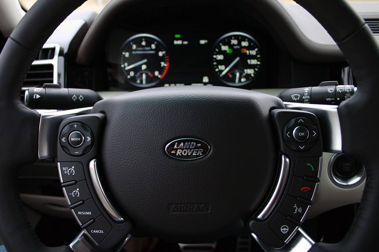 2011 Land Rover Range Rover Supercharged steering wheel