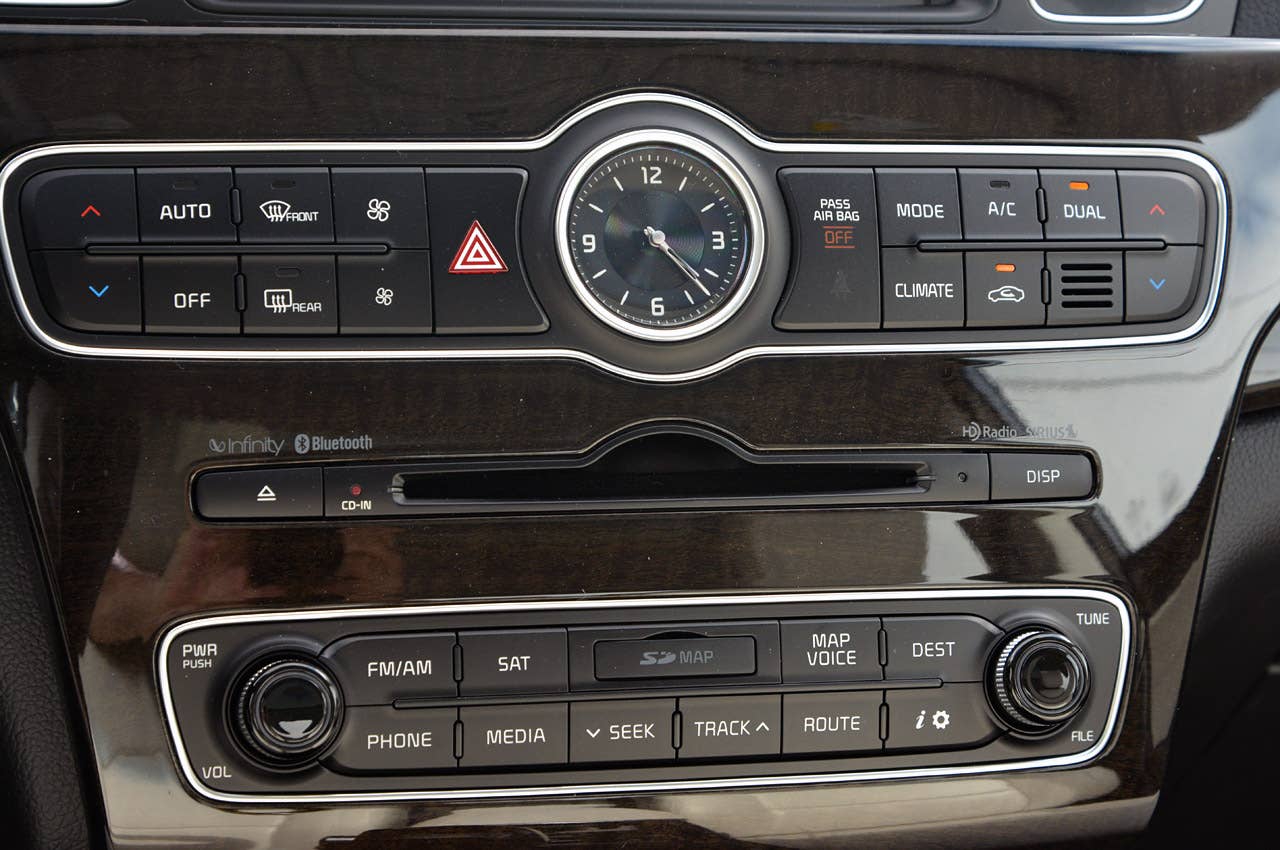 2014 Kia Cadenza instrument panel