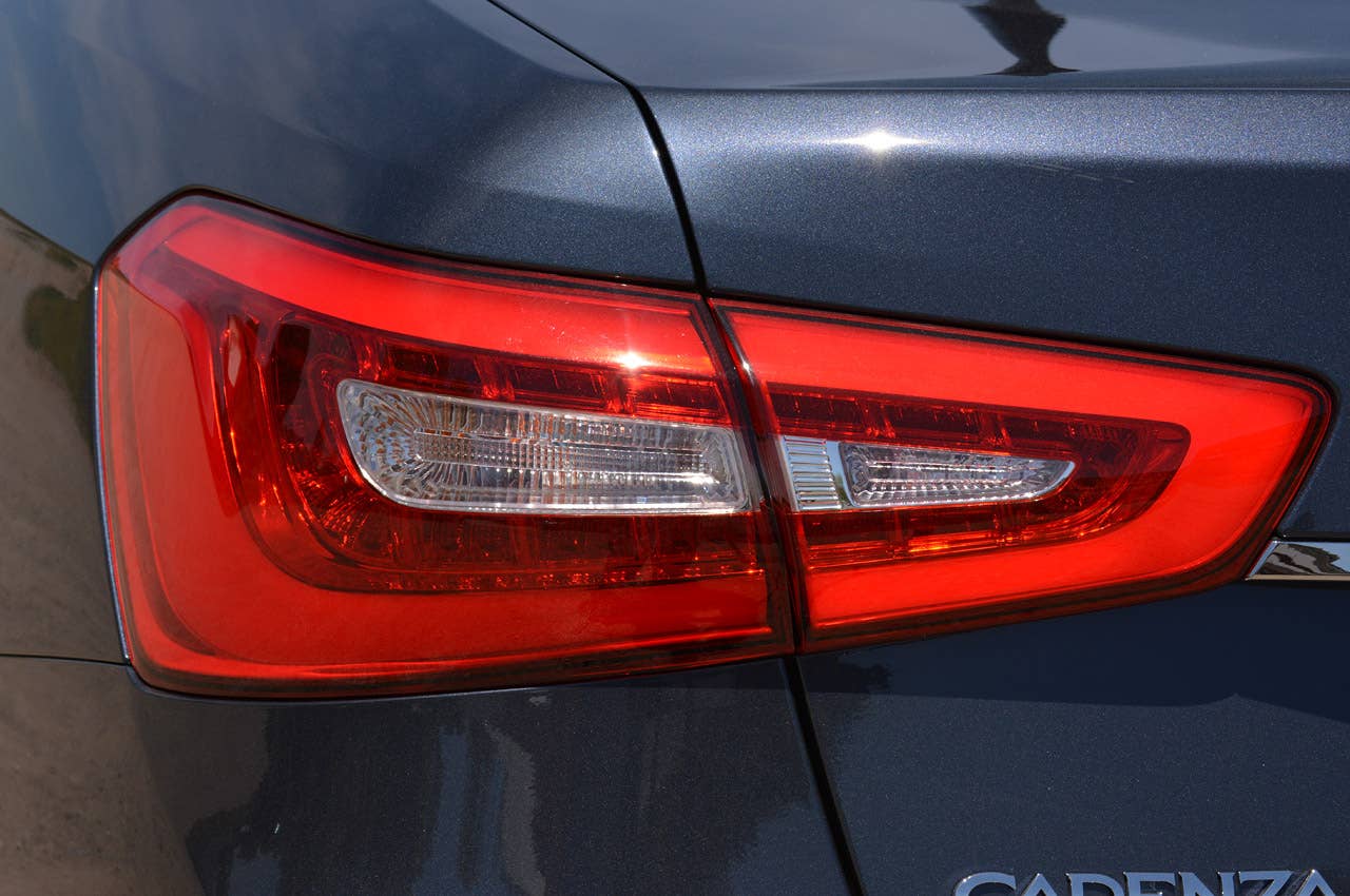 2014 Kia Cadenza taillight