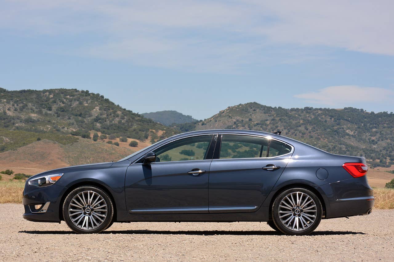 2014 Kia Cadenza side view
