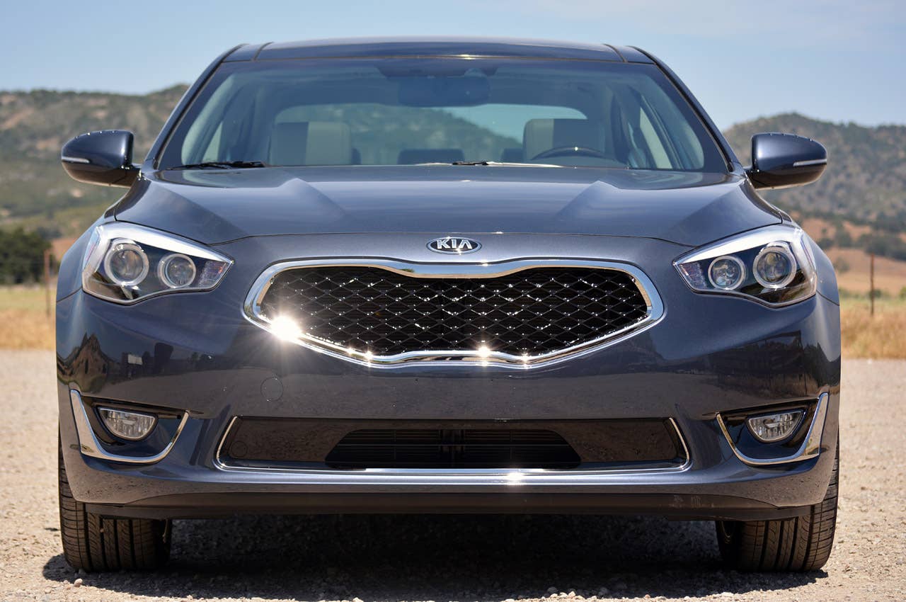 2014 Kia Cadenza front view