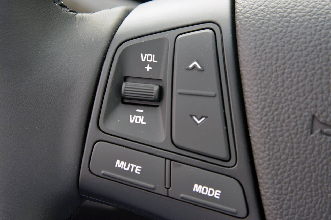 2014 Kia Cadenza steering wheel controls