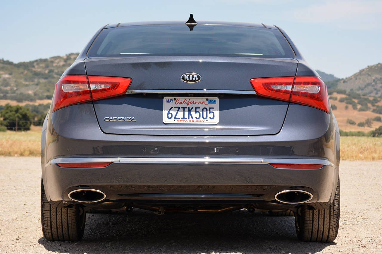 2014 Kia Cadenza rear view