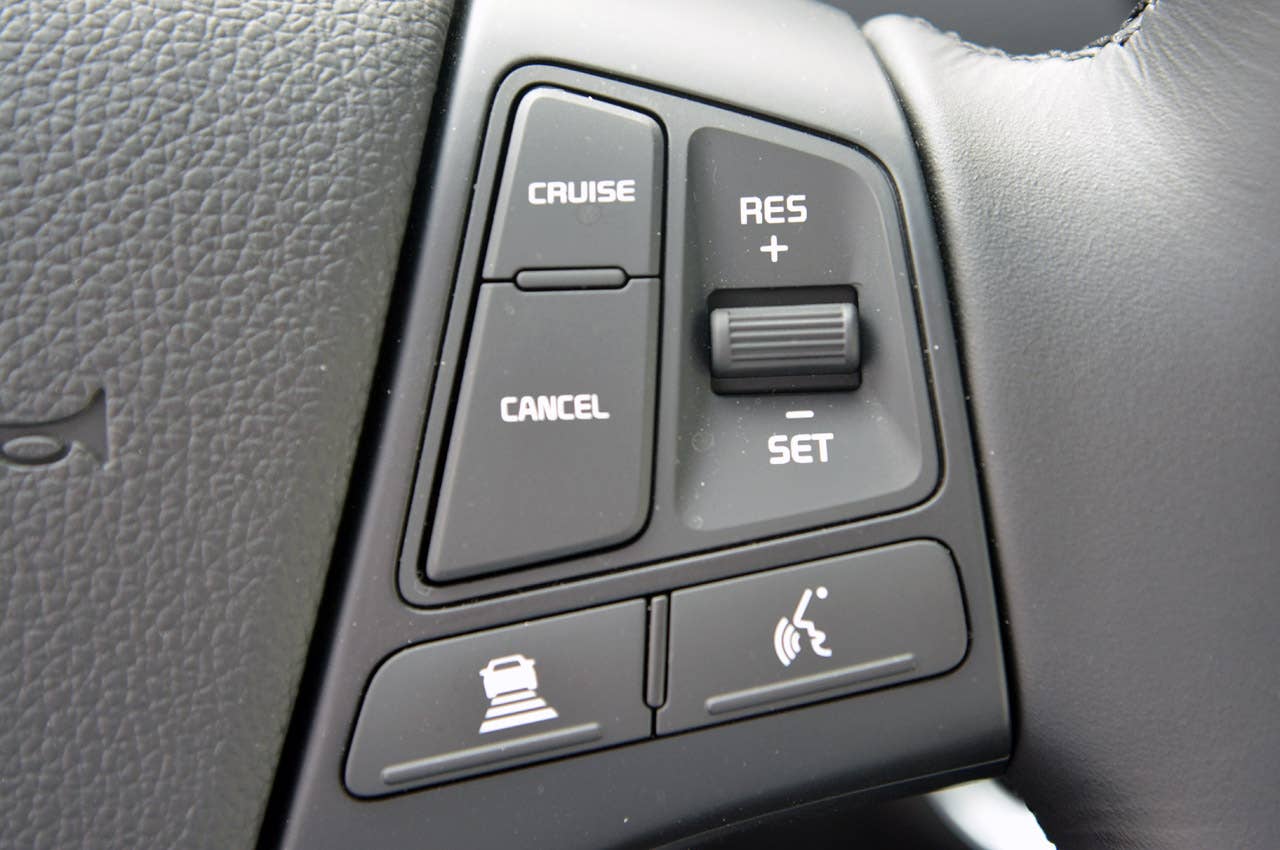 2014 Kia Cadenza steering wheel controls