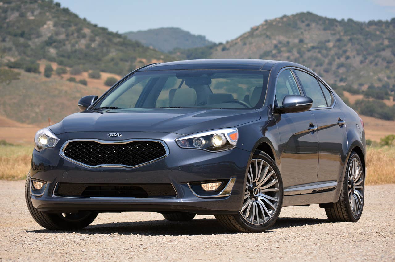 2014 Kia Cadenza front 3/4 view