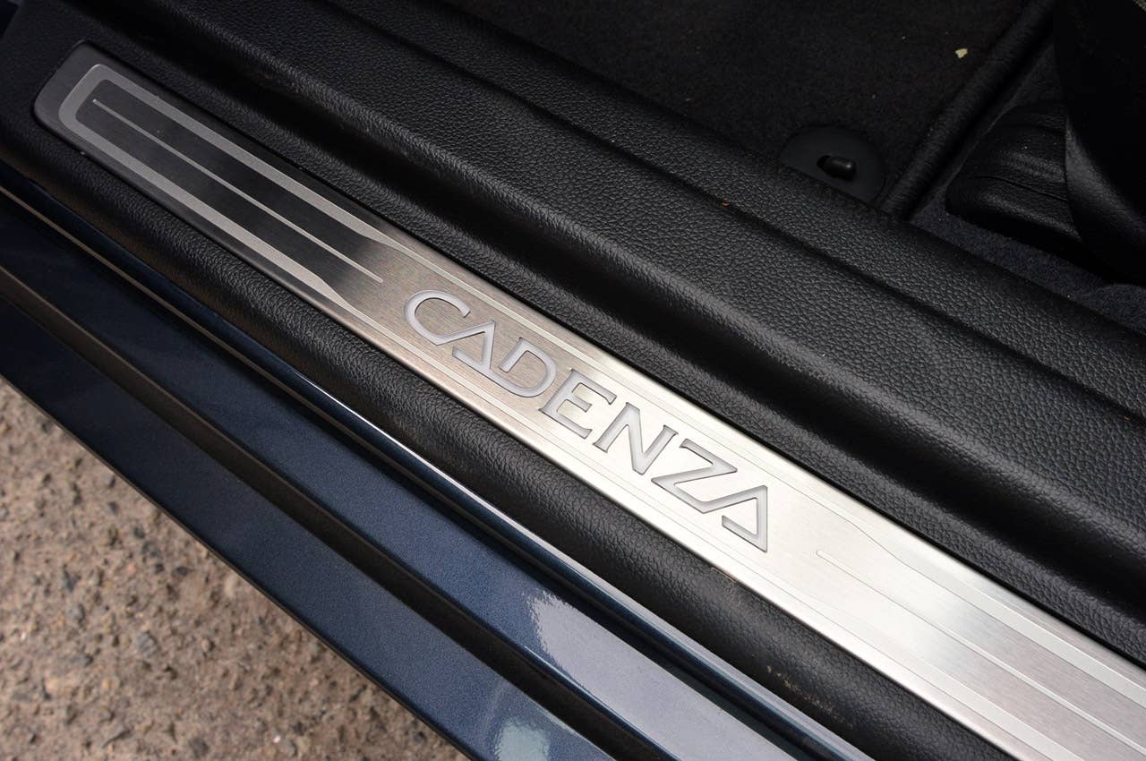2014 Kia Cadenza sill plate