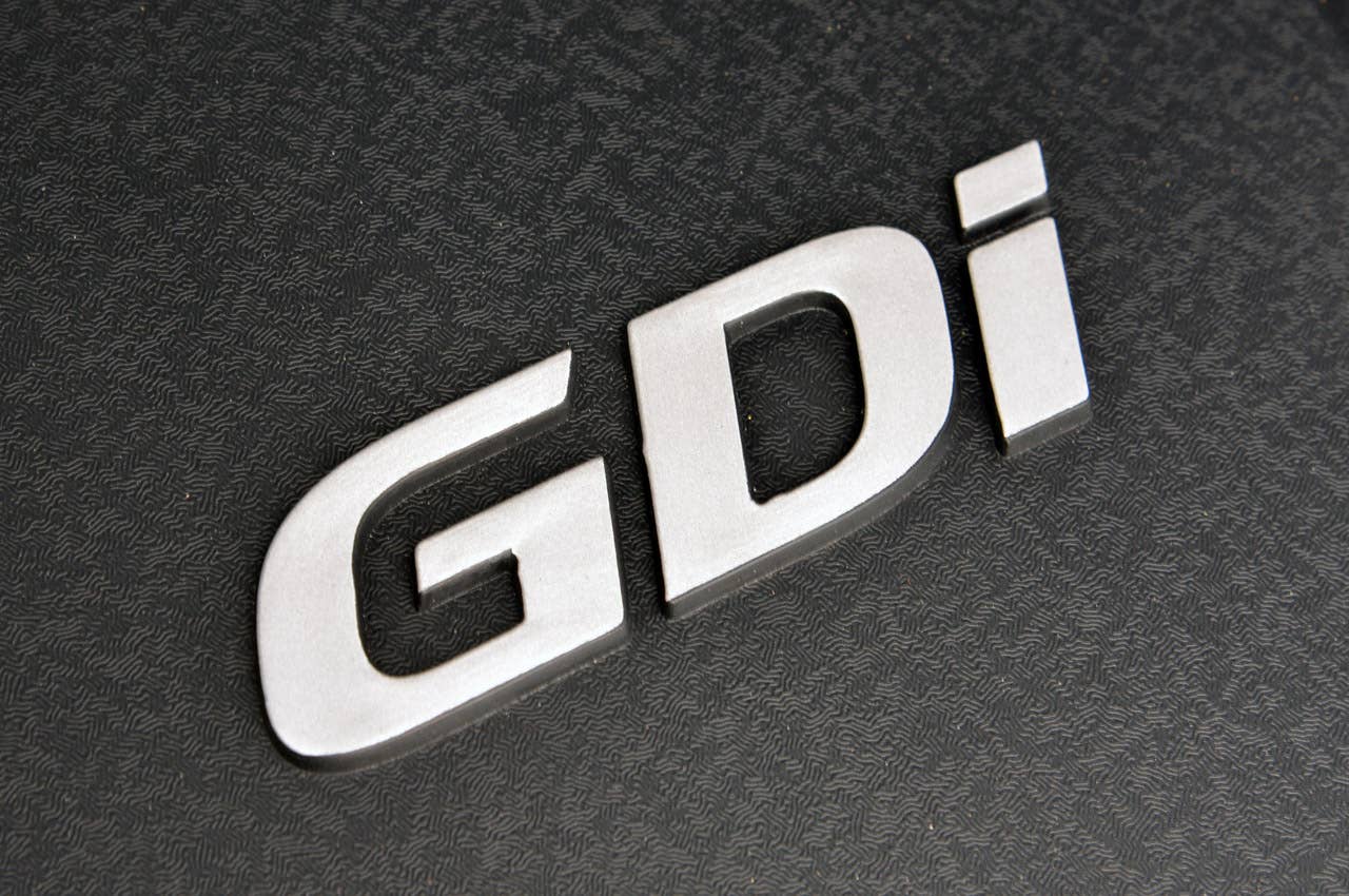 2014 Kia Cadenza badge