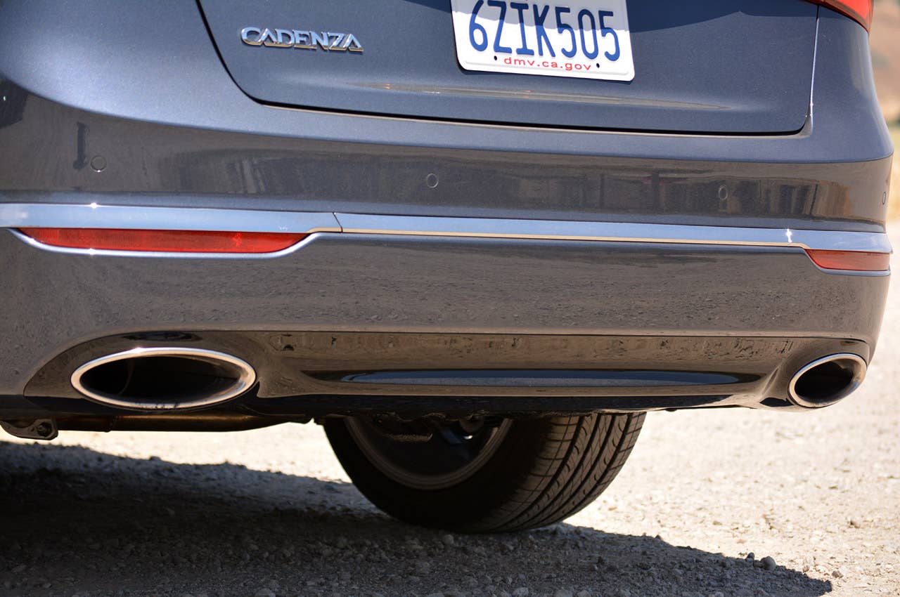 2014 Kia Cadenza rear fascia