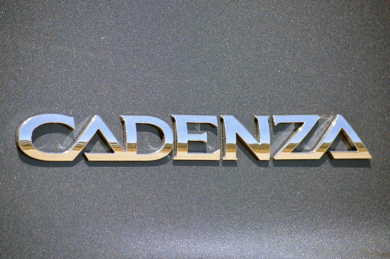 2014 Kia Cadenza badge