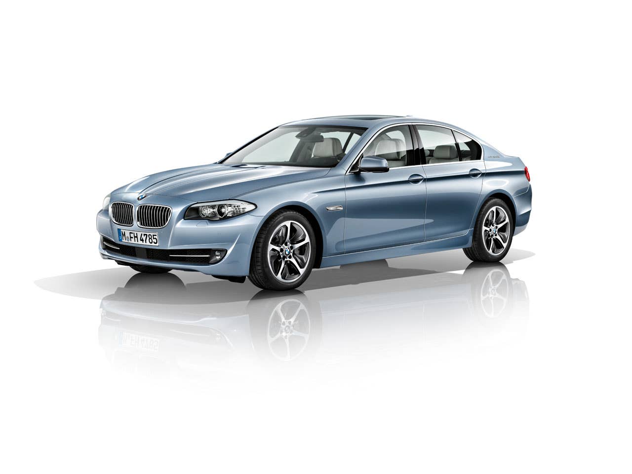 2012 BMW ActiveHybrid 5 front 3/4