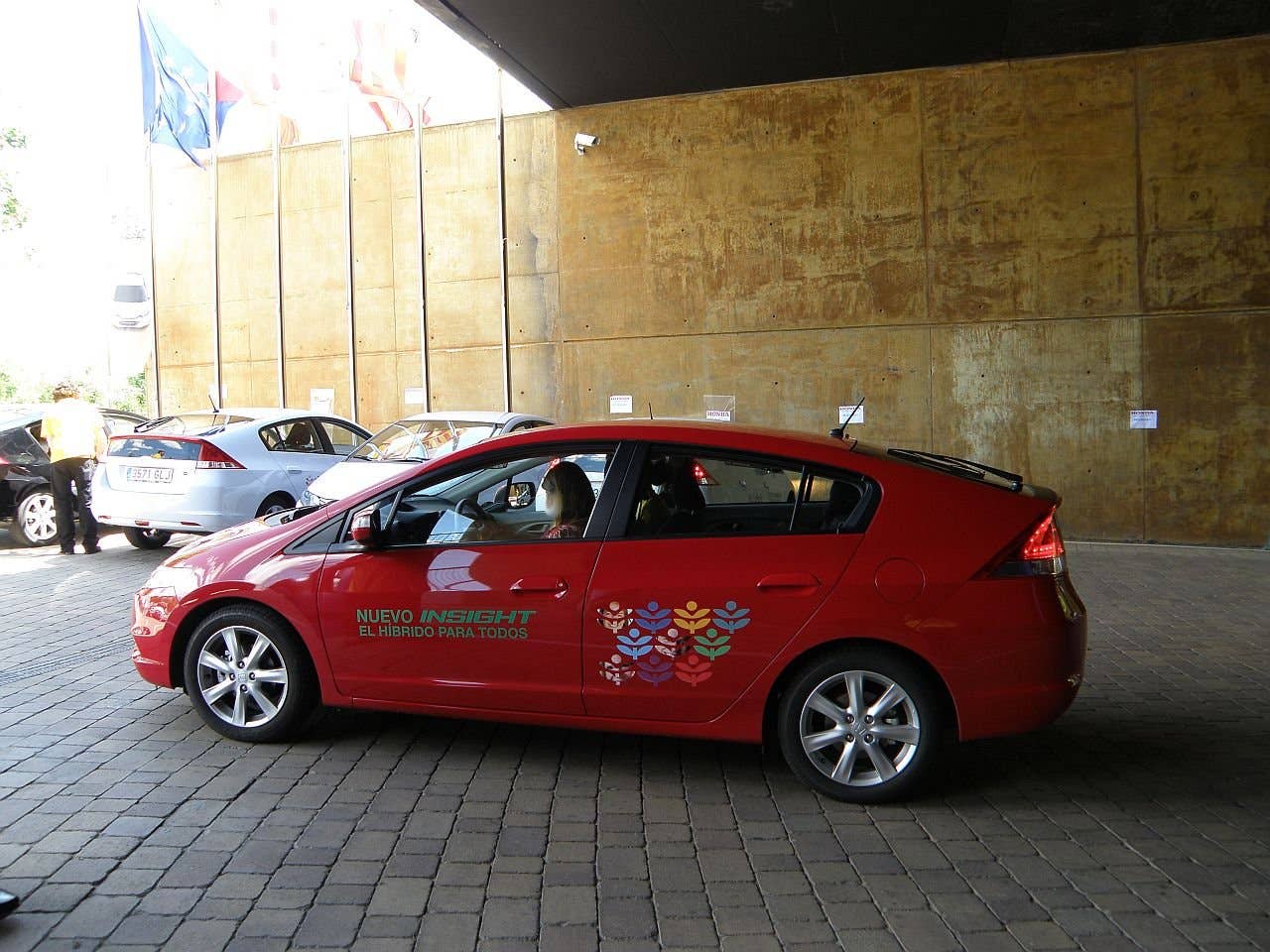 Cars at the hotel court waiting for contestants