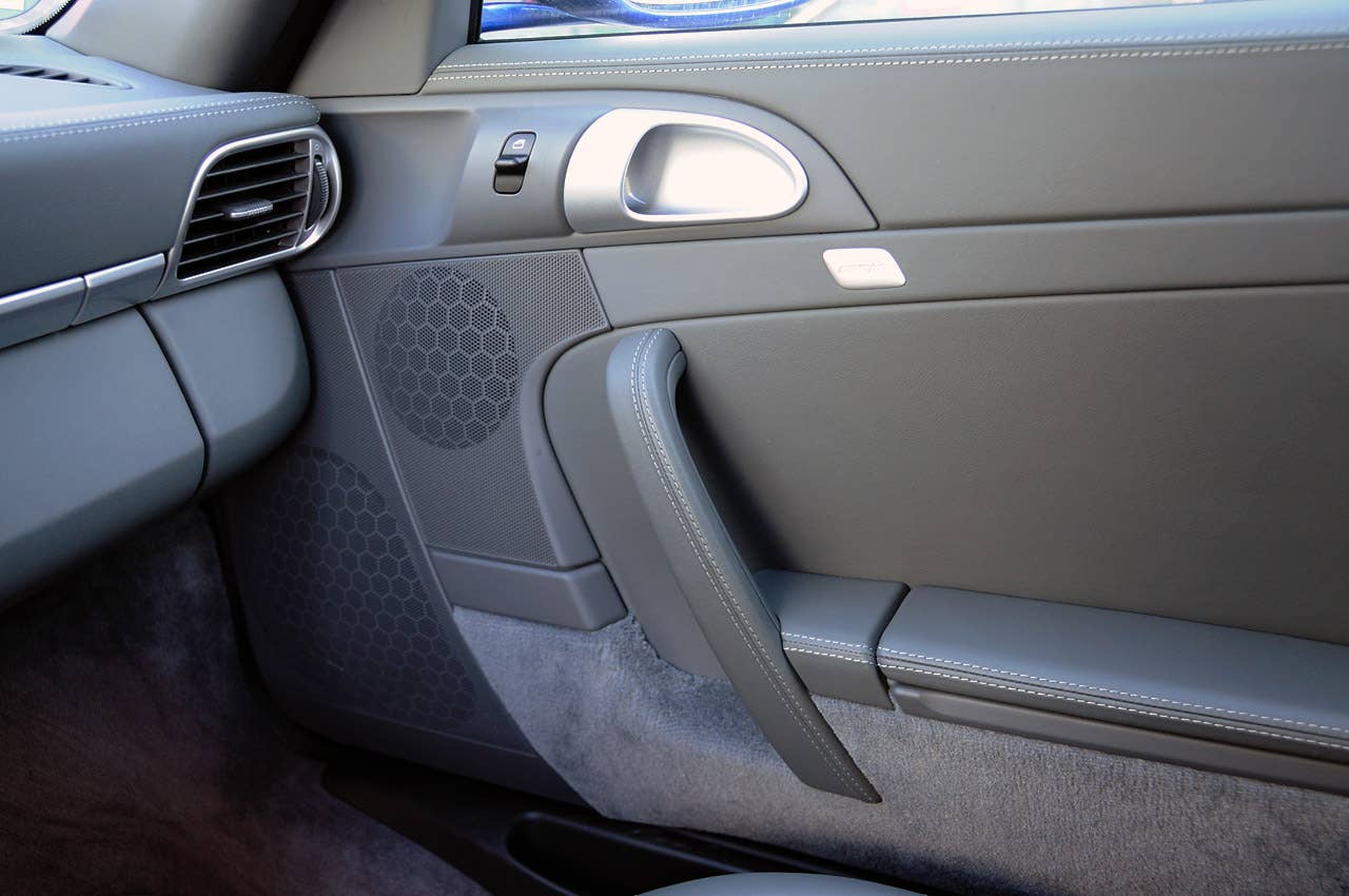 2010 Porsche 911 Carrera S door panel
