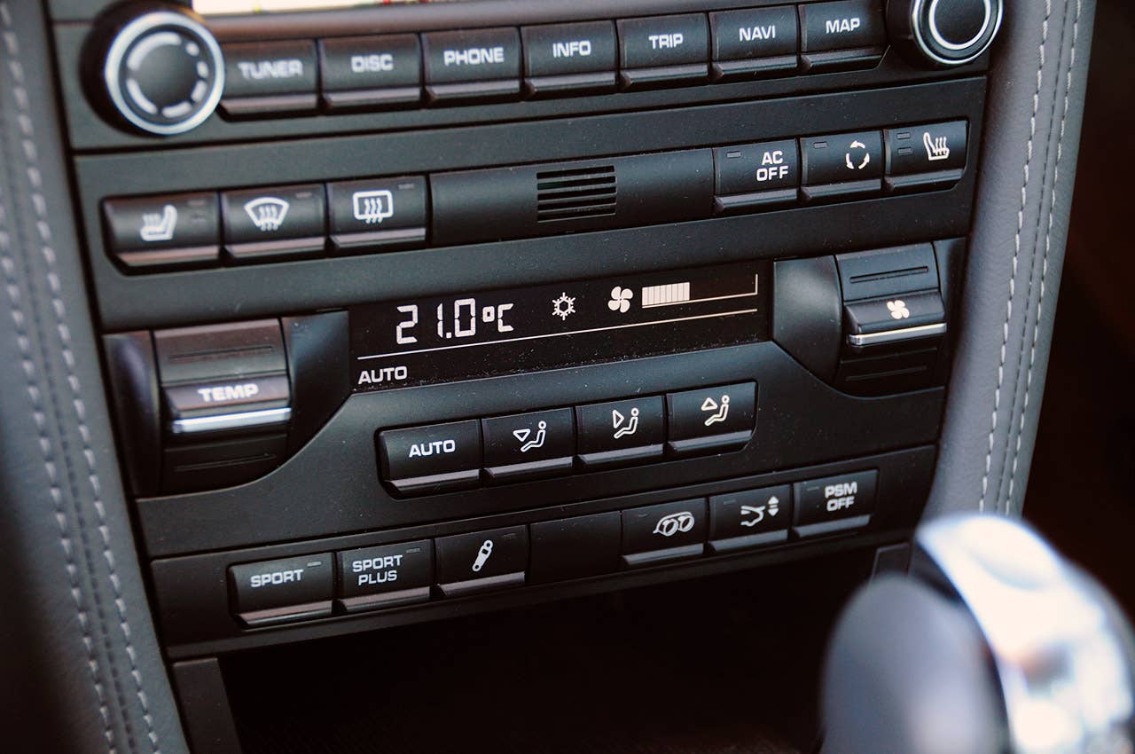 2010 Porsche 911 Carrera S instrument panel