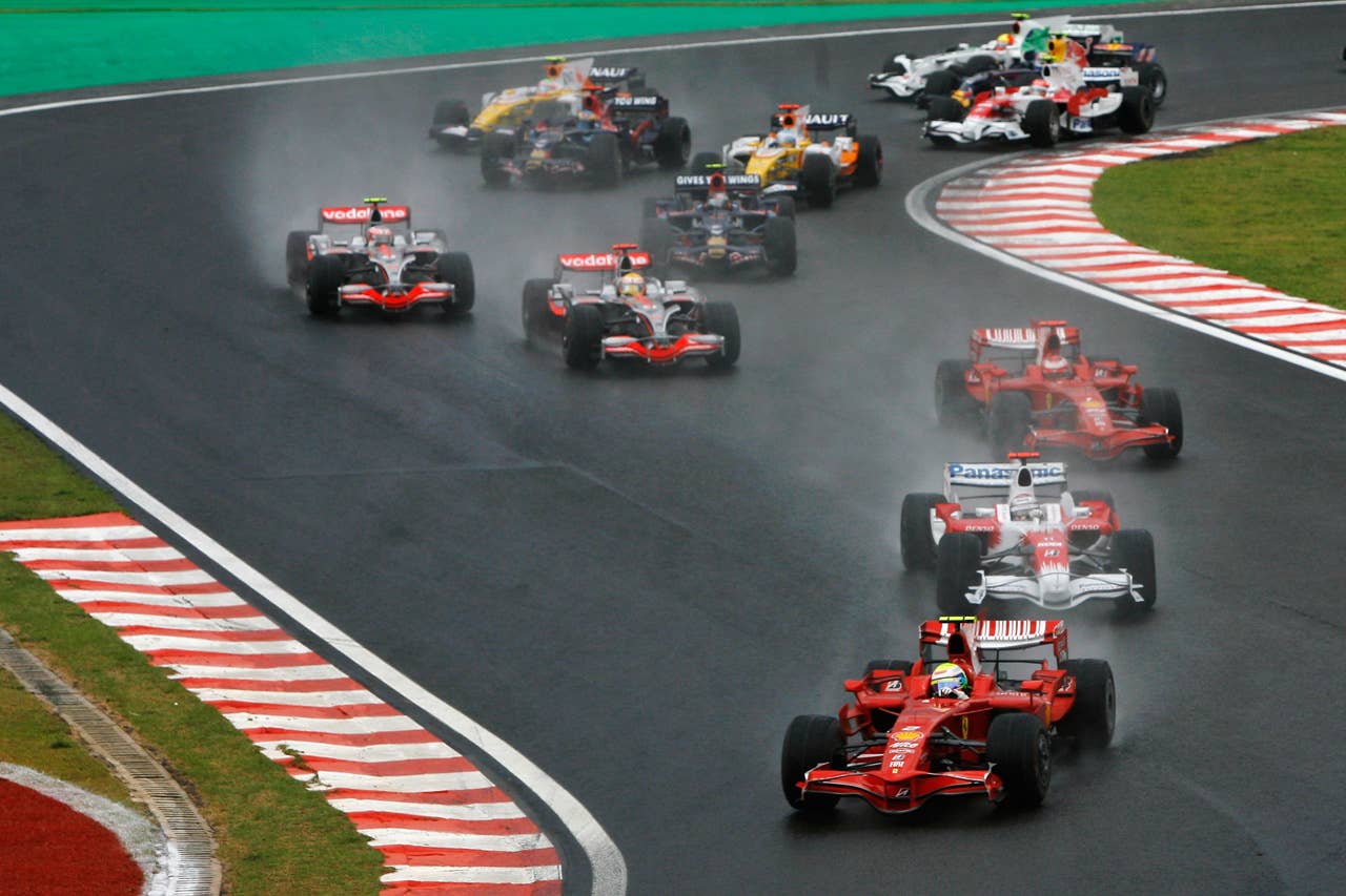 SAO PAULO, BRAZIL - NOVEMBER 02: Felipe Massa of Brazil and Ferrari leads from Jarno Trulli of Italy and Toyota, Kimi Raikkonen of Finland and Ferrari and Lewis Hamilton of Great Britain and McLaren Mercedes at the start of the Brazilian Formula One Grand Prix at the Interlagos Circuit on November 2, 2008 in Sao Paulo, Brazil. (Photo by Paul Gilham/Getty Images)
