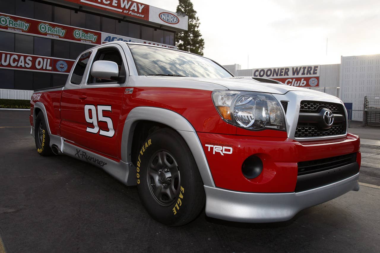 Toyota Tacoma RTR Concept front 3/4