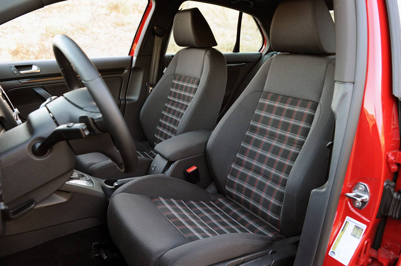 2010 Volkswagen Jetta TDI Street Cup Edition front seats