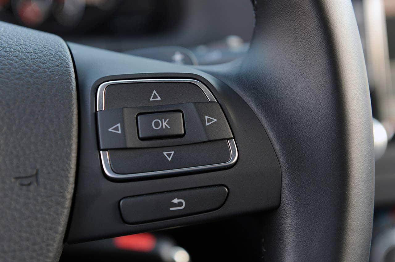 2010 Volkswagen Jetta TDI Street Cup Edition steering wheel controls