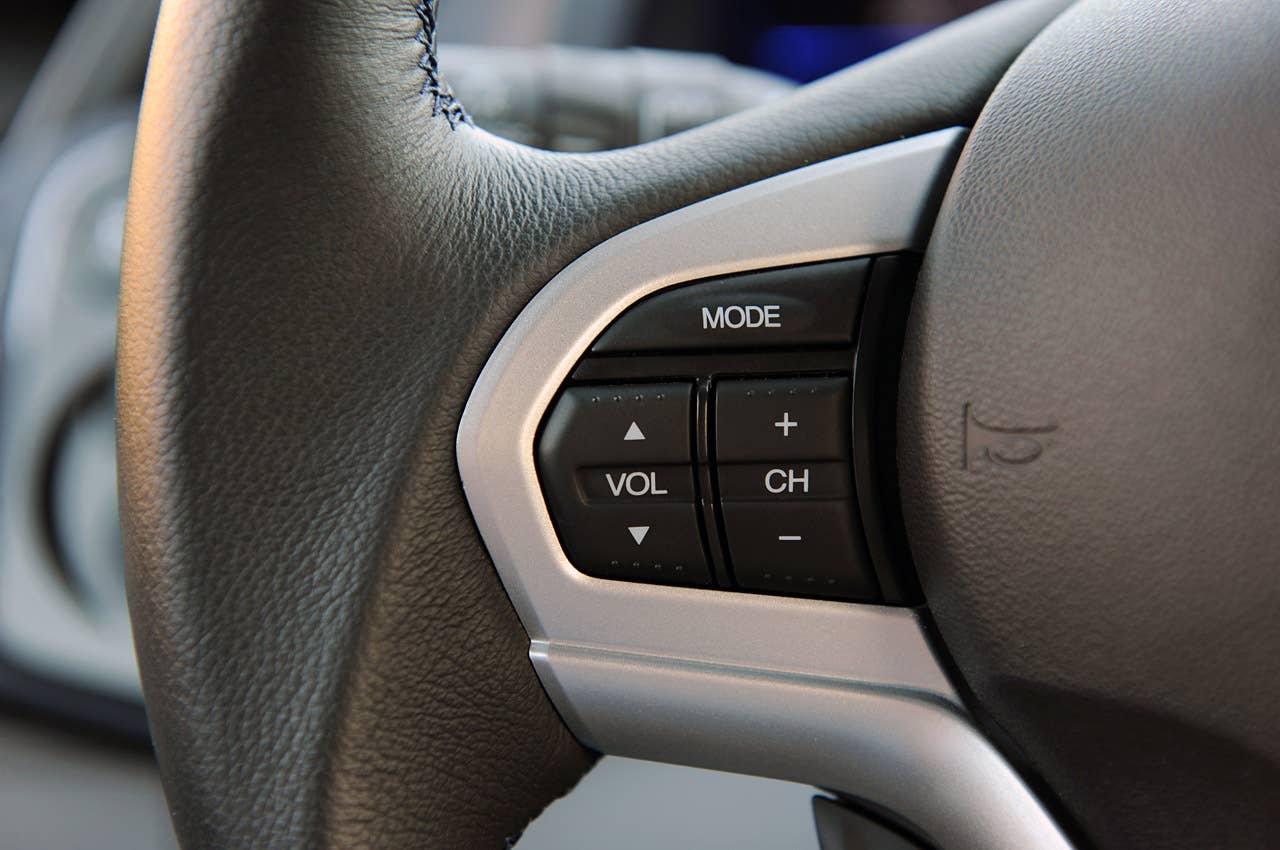 2011 Honda CR-Z steering wheel detail