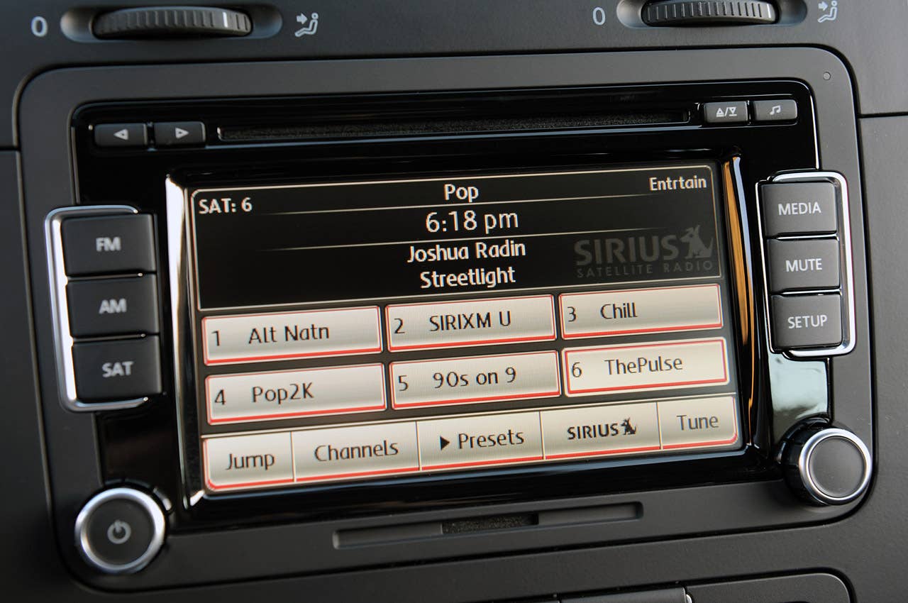 2010 Volkswagen Jetta TDI Street Cup Edition stereo controls