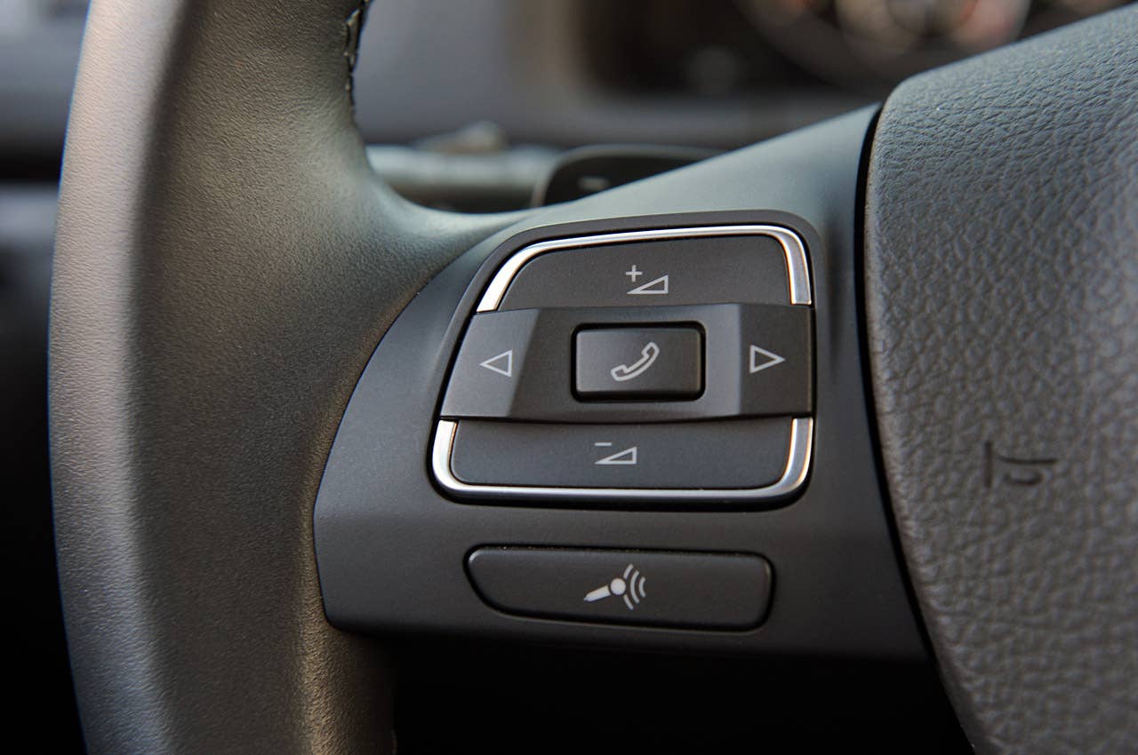2010 Volkswagen Jetta TDI Street Cup Edition steering wheel controls