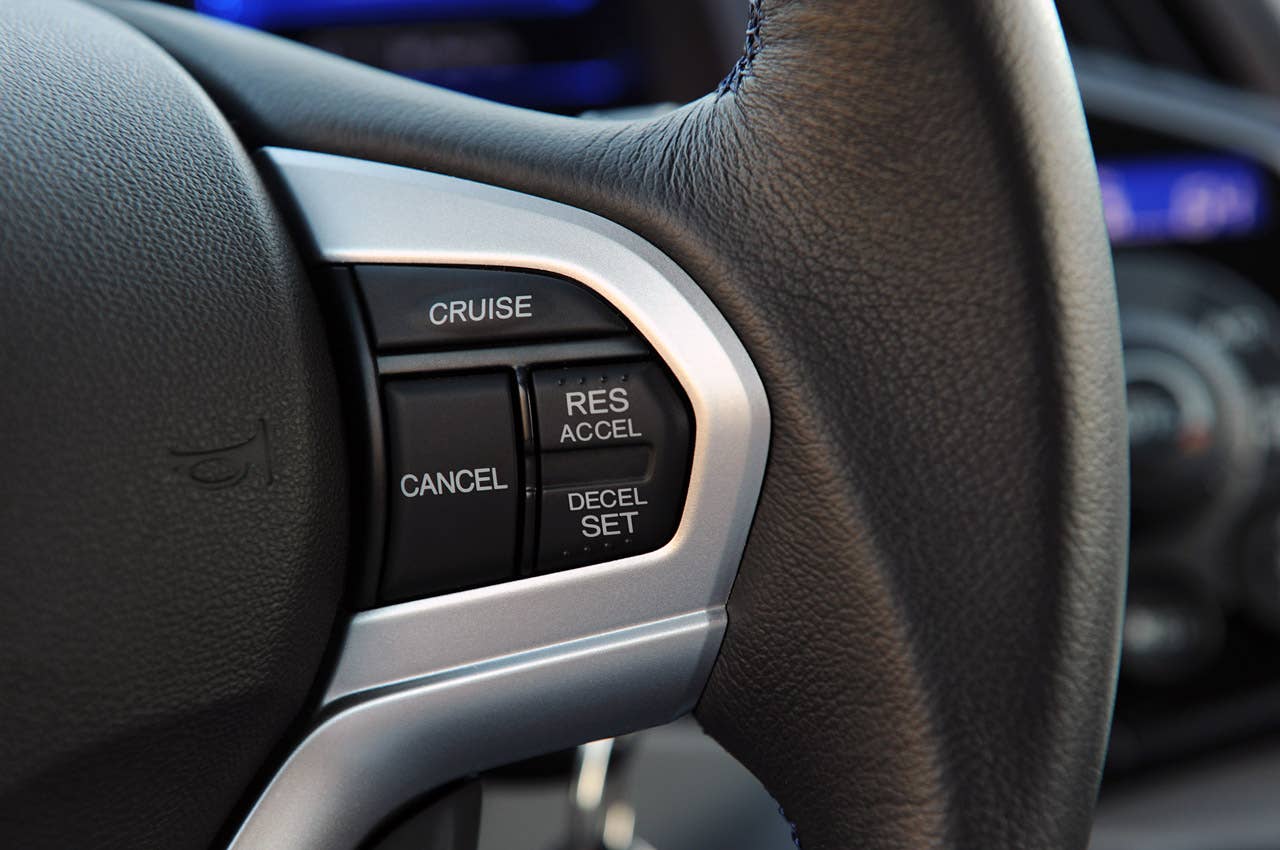 2011 Honda CR-Z steering wheel detail