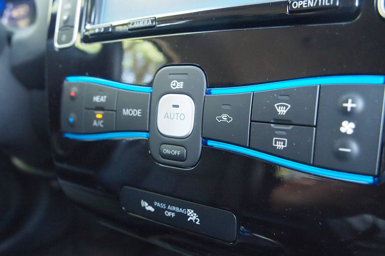 2013 Nissan Leaf climate controls
