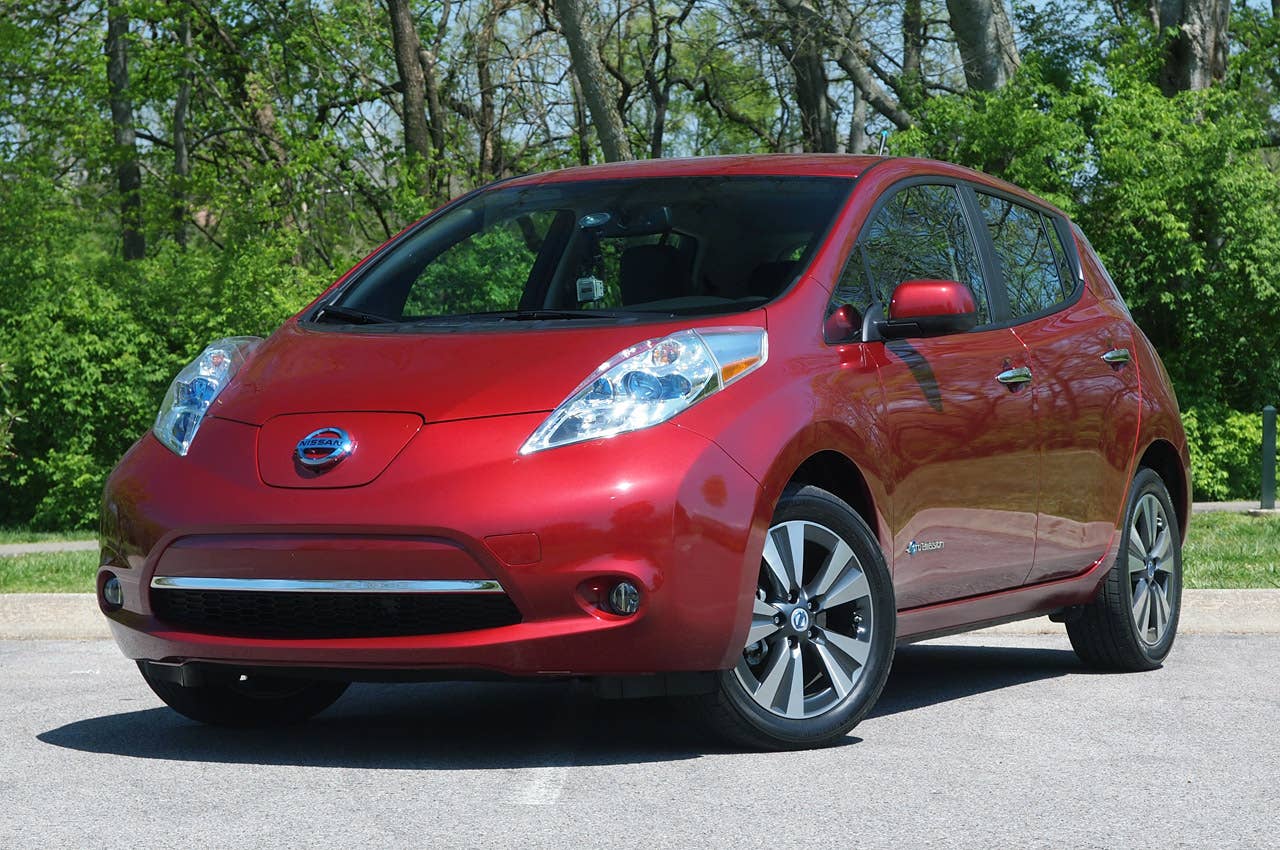 2013 Nissan Leaf front 3/4 view