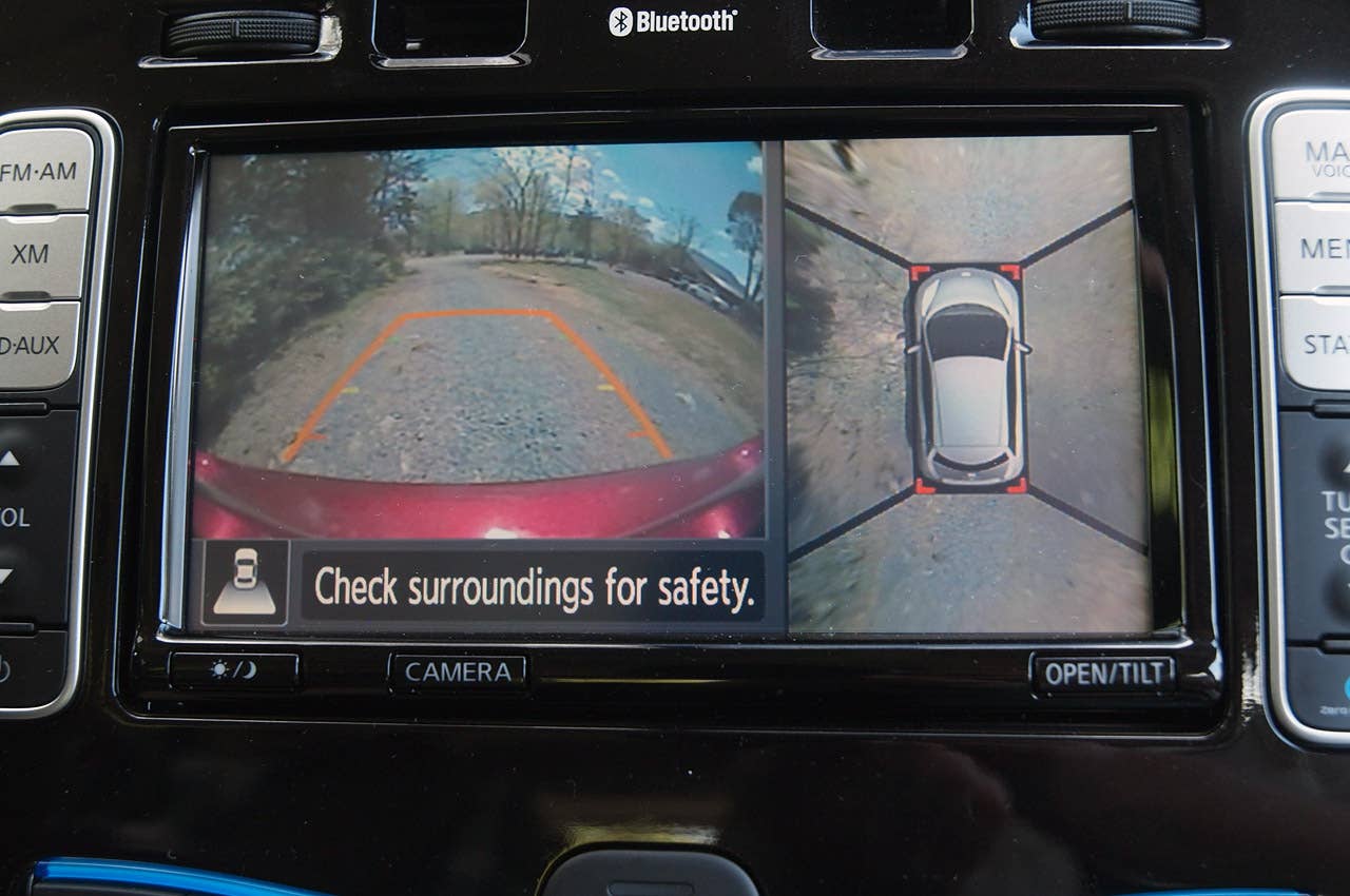 2013 Nissan Leaf back-up camera display