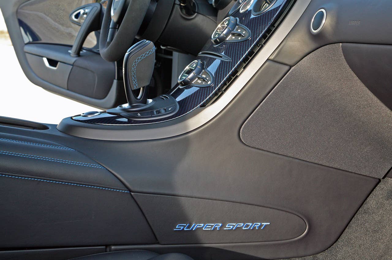 2011 Bugatti Veyron Super Sport center console