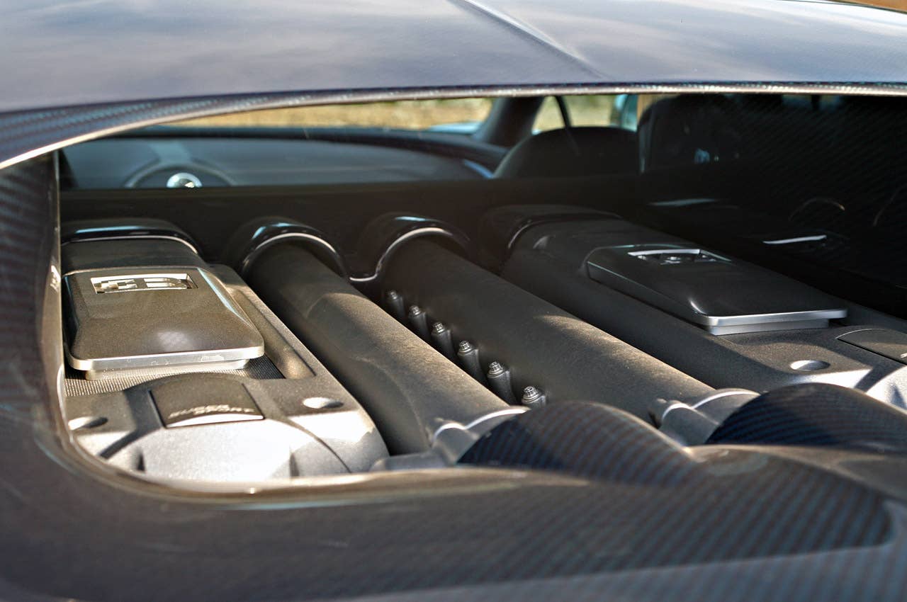 2011 Bugatti Veyron Super Sport engine